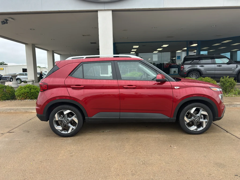 Used 2025 Ultimate Red Hyundai SEL image 7