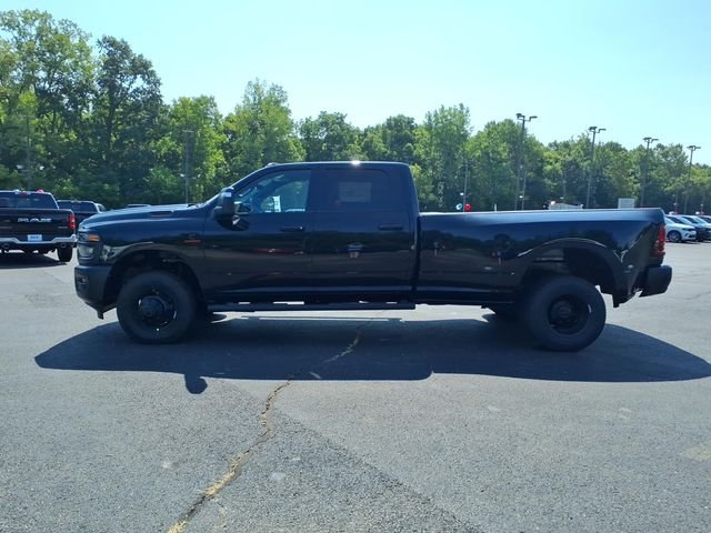 New 2026 Diamond Black Crystal Pearl-Coat Exterior Paint RAM Tradesman image 4