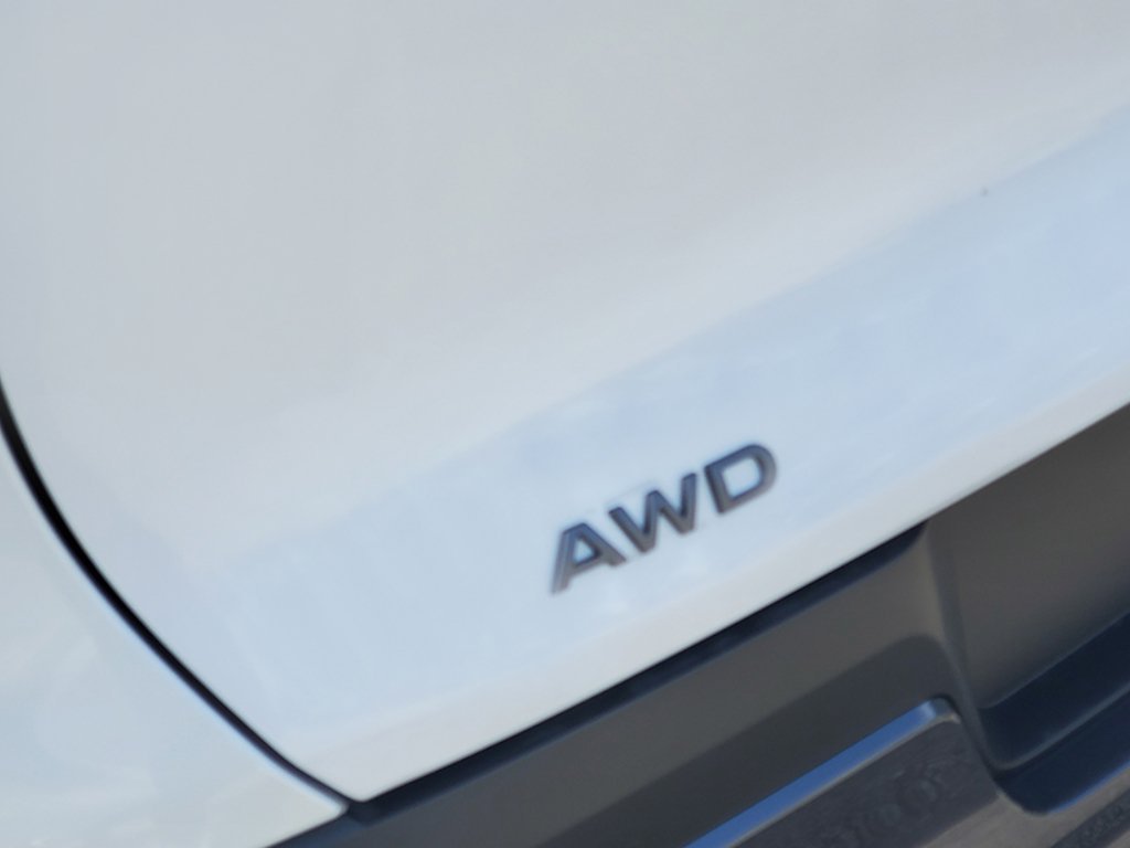 New 2026 Everest White Pearl TriCoat Nissan SL image 12