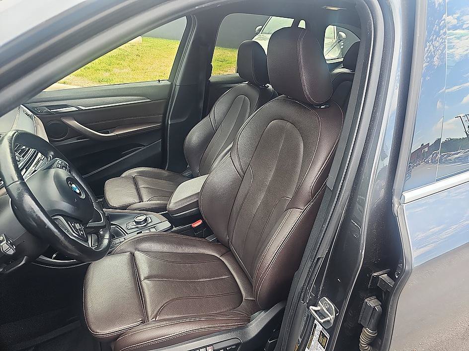 Used 2020 Mineral Gray Metallic BMW sDrive28i Premium image 14