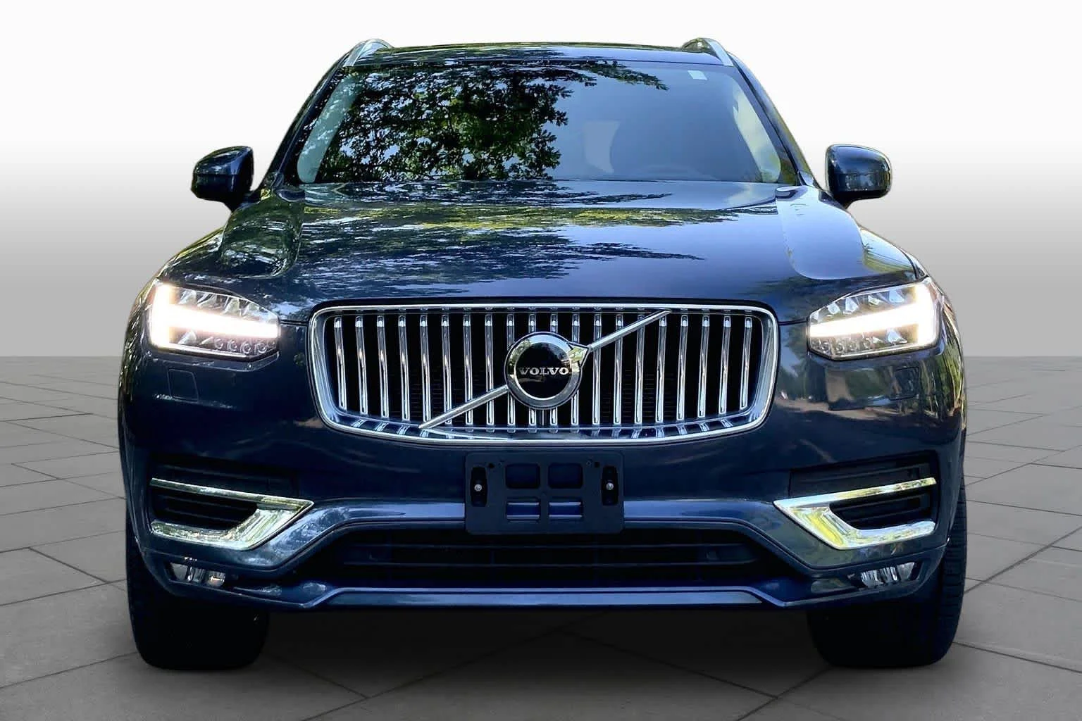 Used 2024 Denim Blue Metallic Volvo Core Bright Theme image 3