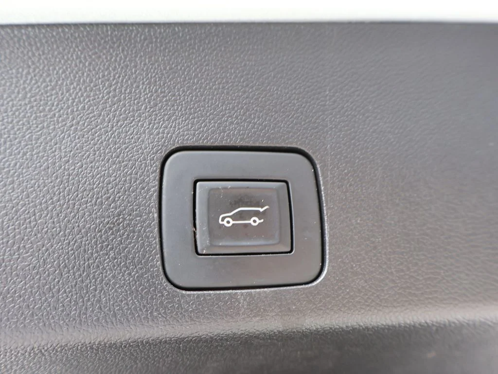 Used 2023 White Buick Essence image 16