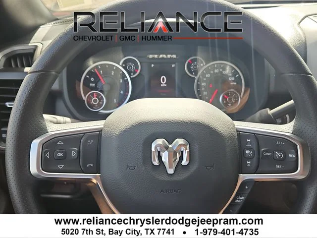 New 2026 Diamond Black Crystal Pearl-Coat Exterior Paint RAM Tradesman image 18