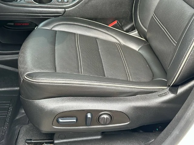 Used 2023 White GMC Denali image 17
