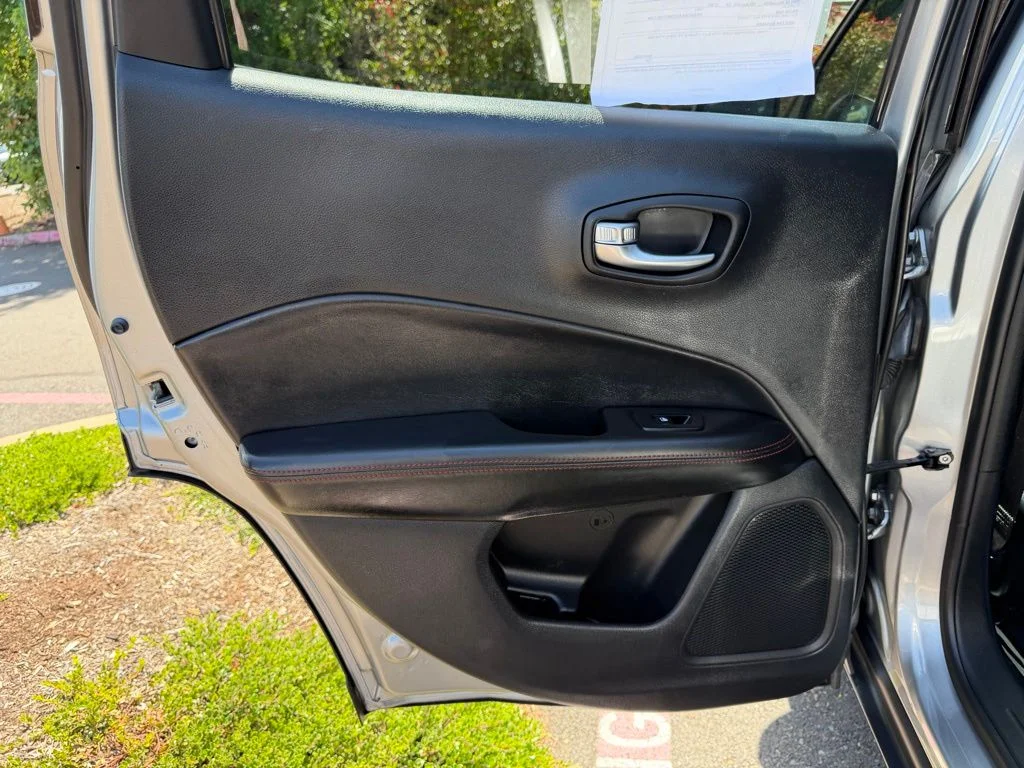 Used 2020 Billet Silver Metallic Clearcoat Jeep Trailhawk image 28