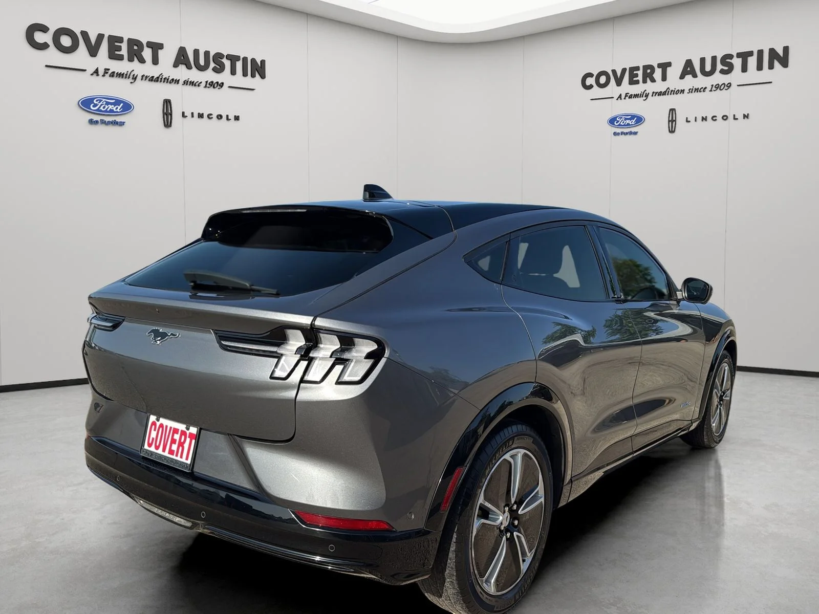 Used 2023 Gray Ford Premium image 5