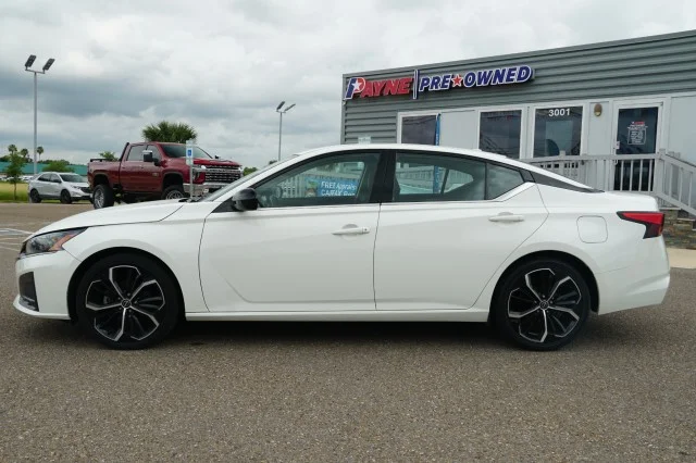 Used 2024 Glacier White Nissan 2.5 SR image 11