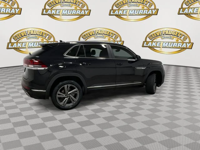 Used 2024 Deep Black Pearl Volkswagen 2.0T SEL R-Line image 4