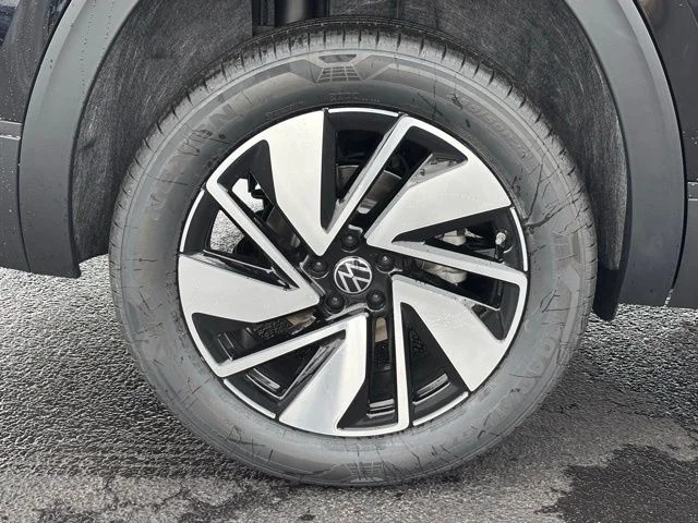 New 2026 Black Volkswagen 2.0T SE w/Technology image 6