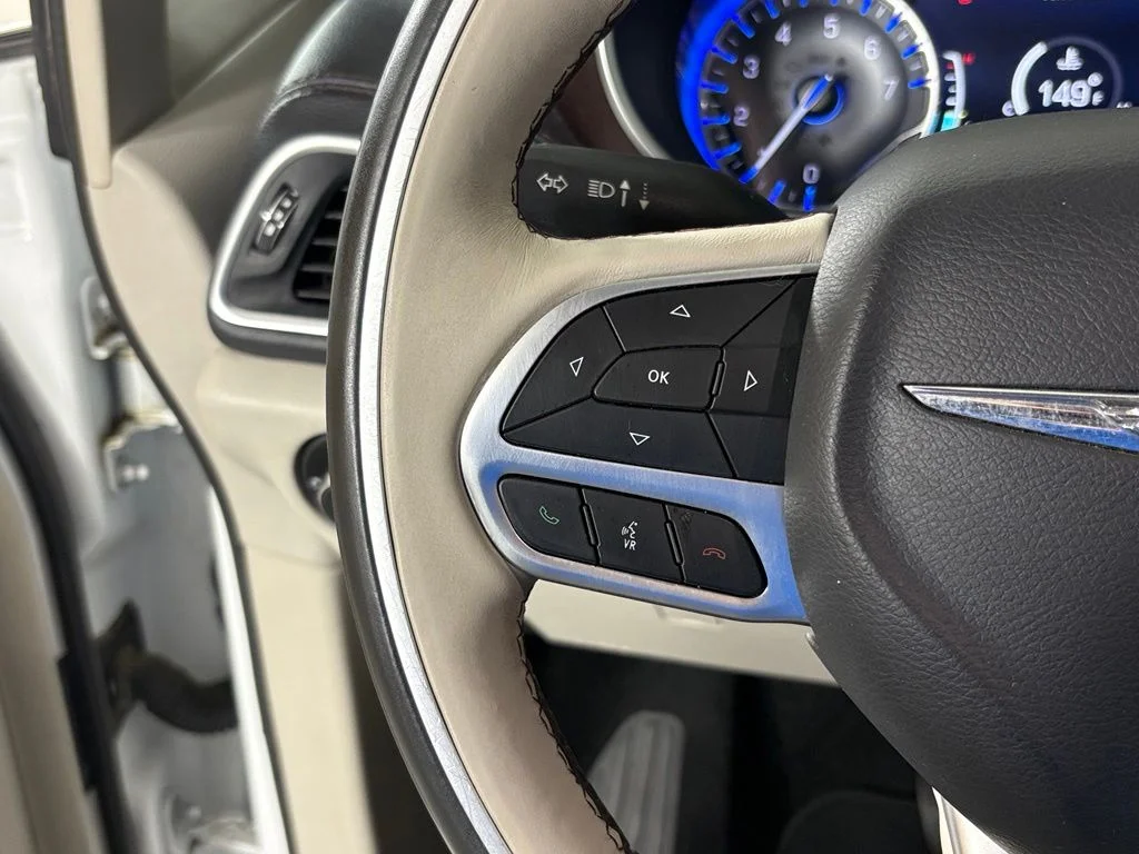 Used 2017 White Chrysler Limited image 20