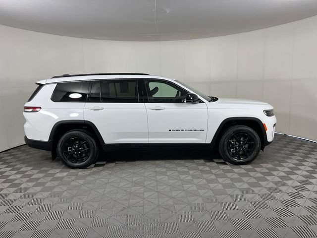 New 2026 Bright White Clear-Coat Exterior Paint Jeep Laredo Altitude image 4