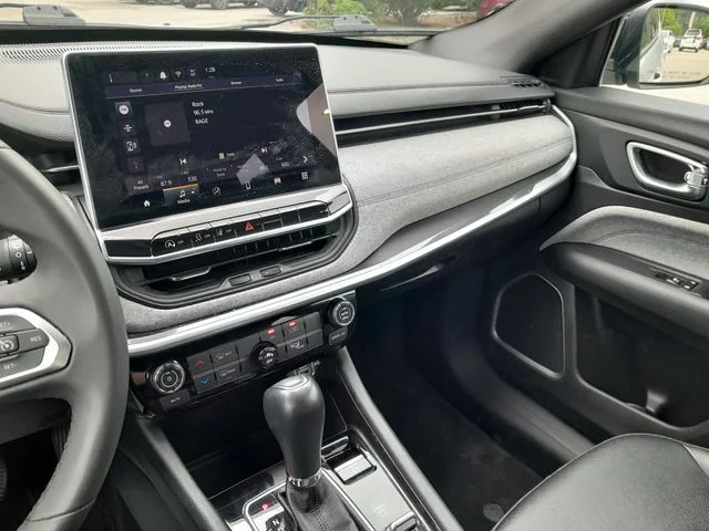 Used 2024 Silver Jeep Latitude image 20
