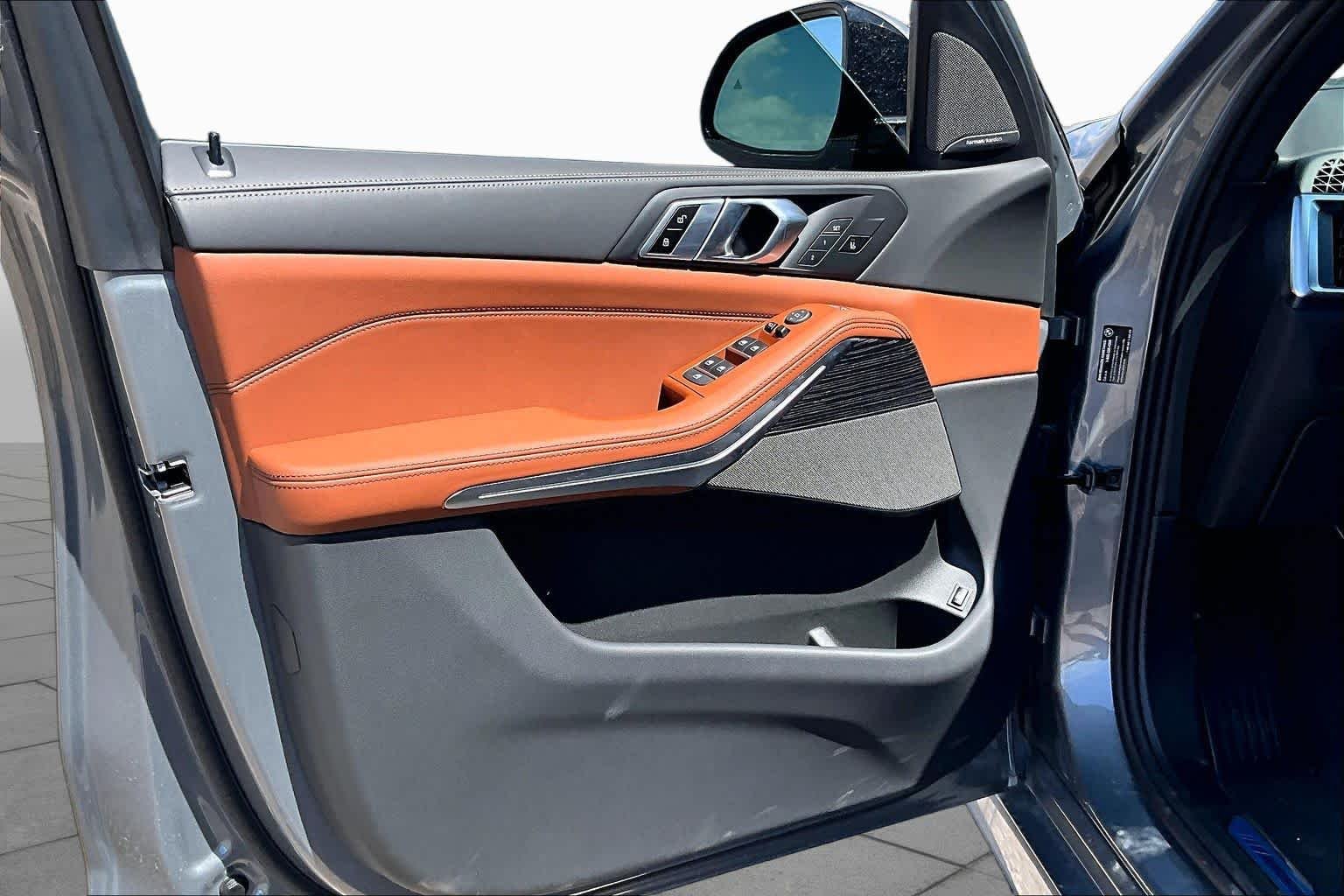 New 2026 Skyscraper Grey Metallic BMW xDrive50e image 10