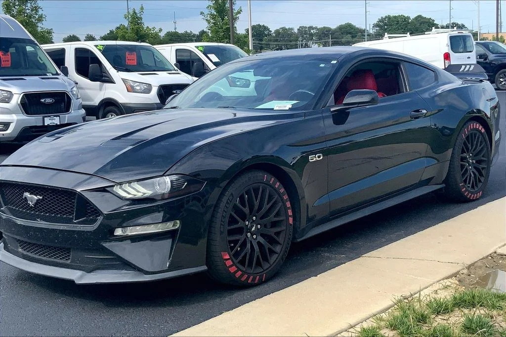 Used 2019 Black Ford GT image 5