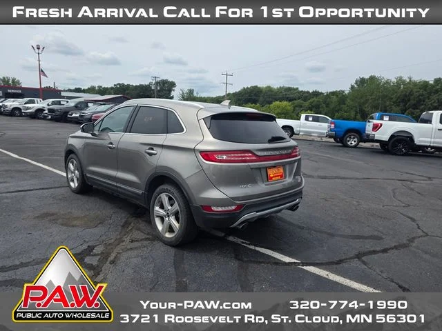 Used 2017 Silver Lincoln Premiere image 6