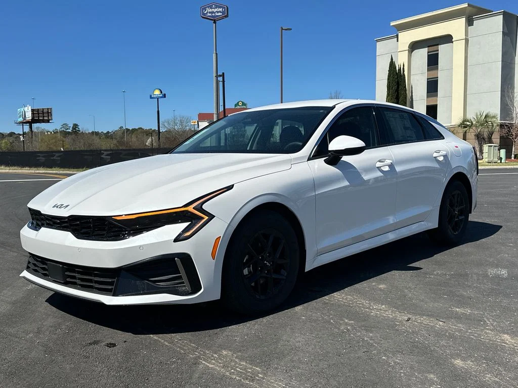 New 2026 White Kia LXS image 3