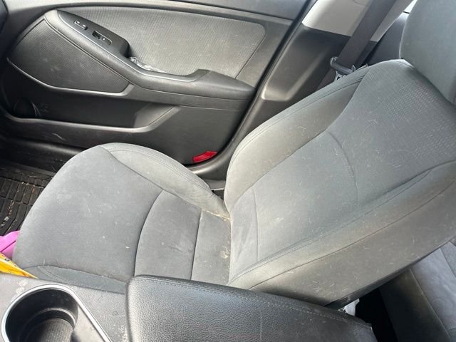 Used 2015 White Kia LX image 12