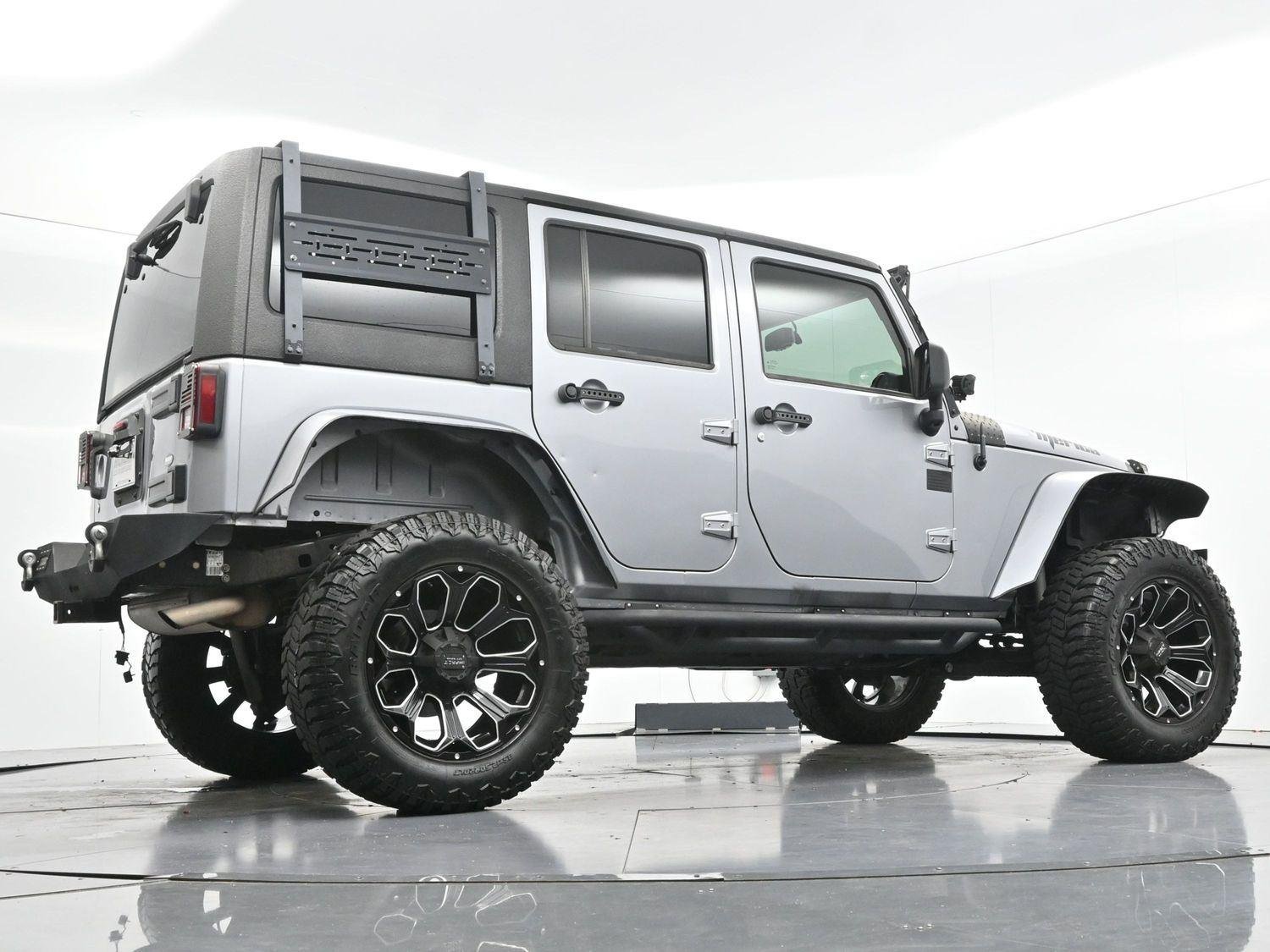 Used 2017 Billet Silver Metallic Clearcoat Jeep Smoky Mountain image 53
