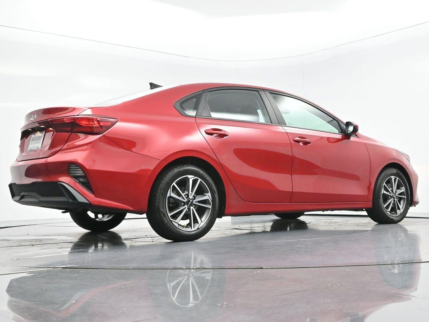 Used 2022 Currant Red Kia LXS image 44