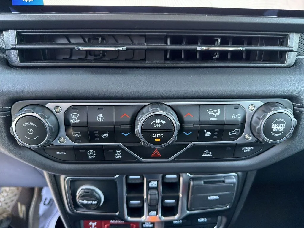 Used 2025 Gray Jeep Mojave image 24