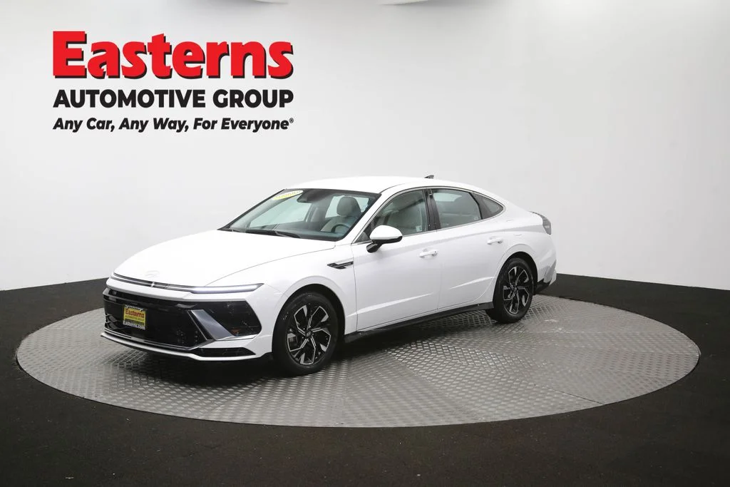 Used 2025 White Hyundai SEL image 56