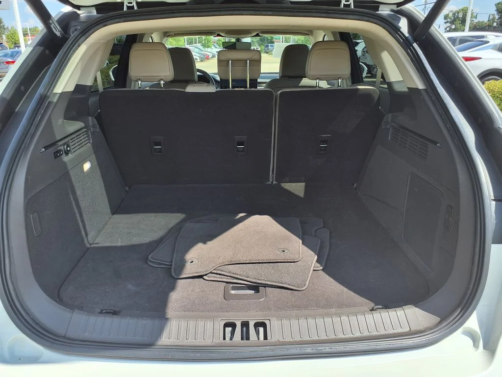 Used 2022 White Lincoln Standard image 12