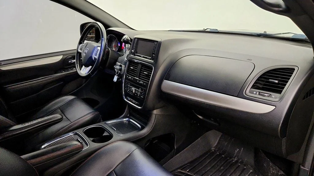 Used 2018 Black Onyx Crystal Pearlcoat Dodge GT Wagon image 24