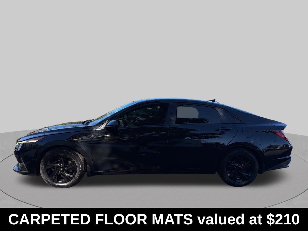 Used 2023 Phantom Black Hyundai SEL image 2