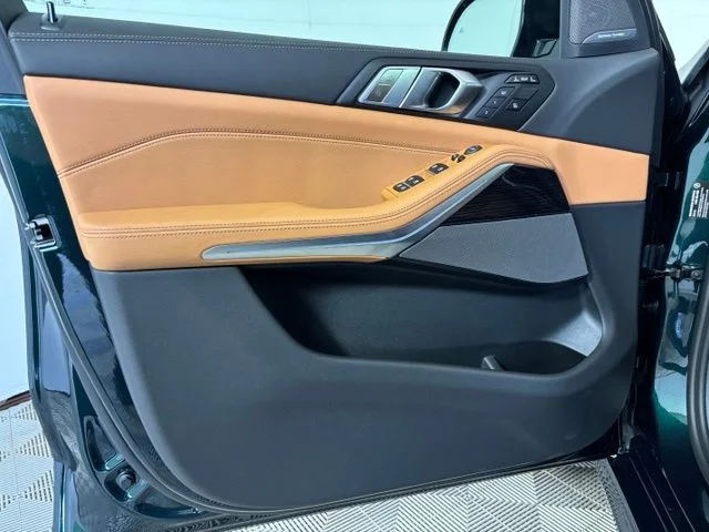 New 2027 Oxford Green II Metallic BMW xDrive40i image 9