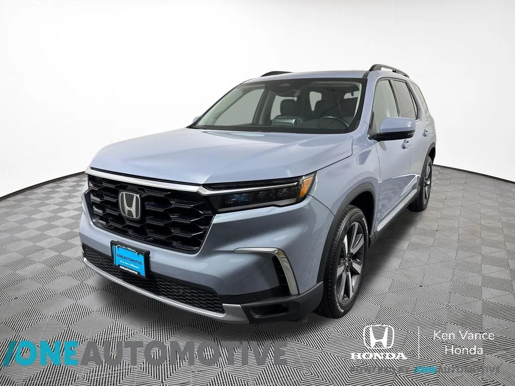 2023 Honda Pilot Touring AWD's photo