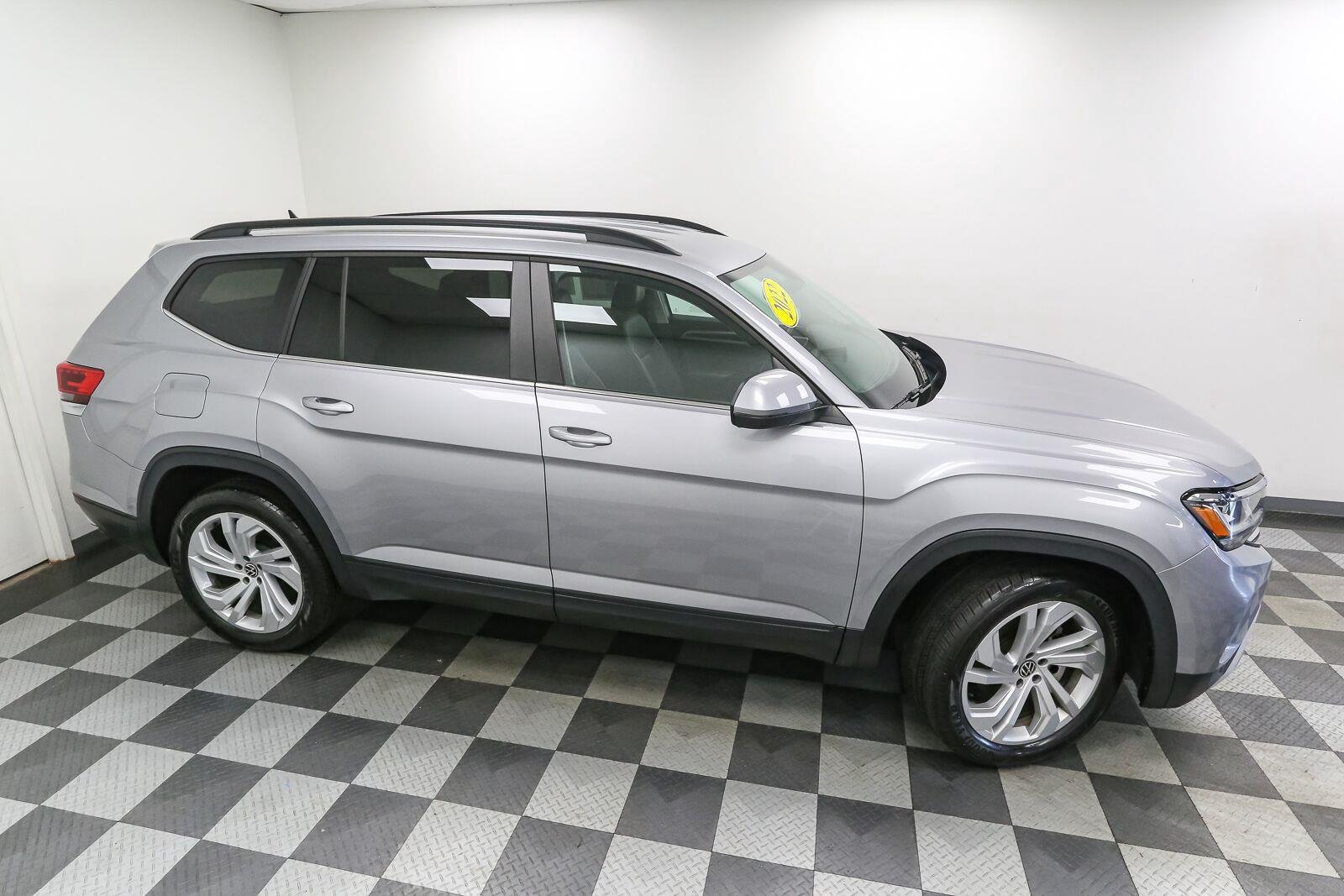 Used 2022 Pyrite Silver Metallic Volkswagen 3.6L V6 SE w/Technology image 6