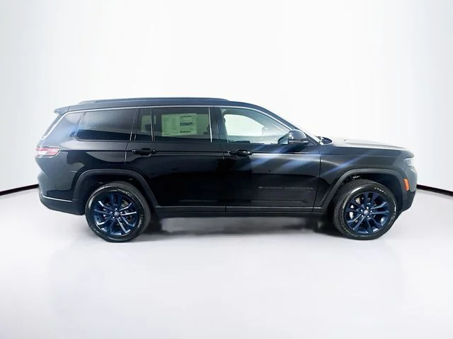 New 2026 Diamond Black Crystal Pearl-Coat Exterior Paint Jeep  image 8
