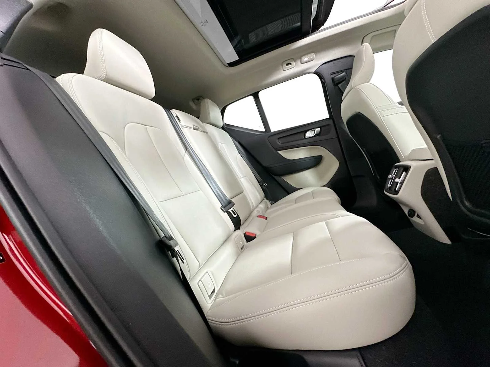 2025 Volvo XC40 Ultra - Photo 25
