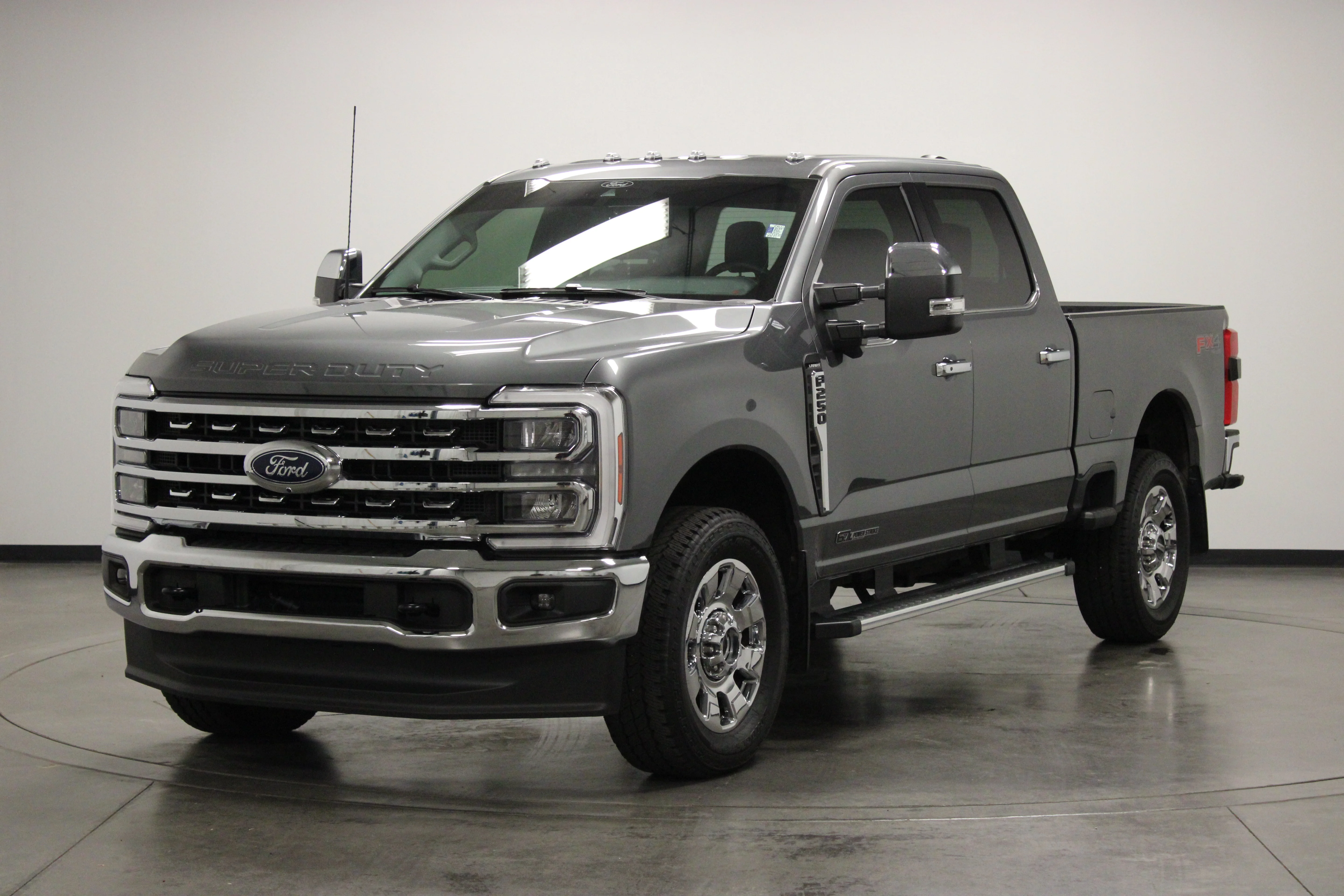 Used 2025 Carbonized Gray Metallic Ford LARIAT image 4