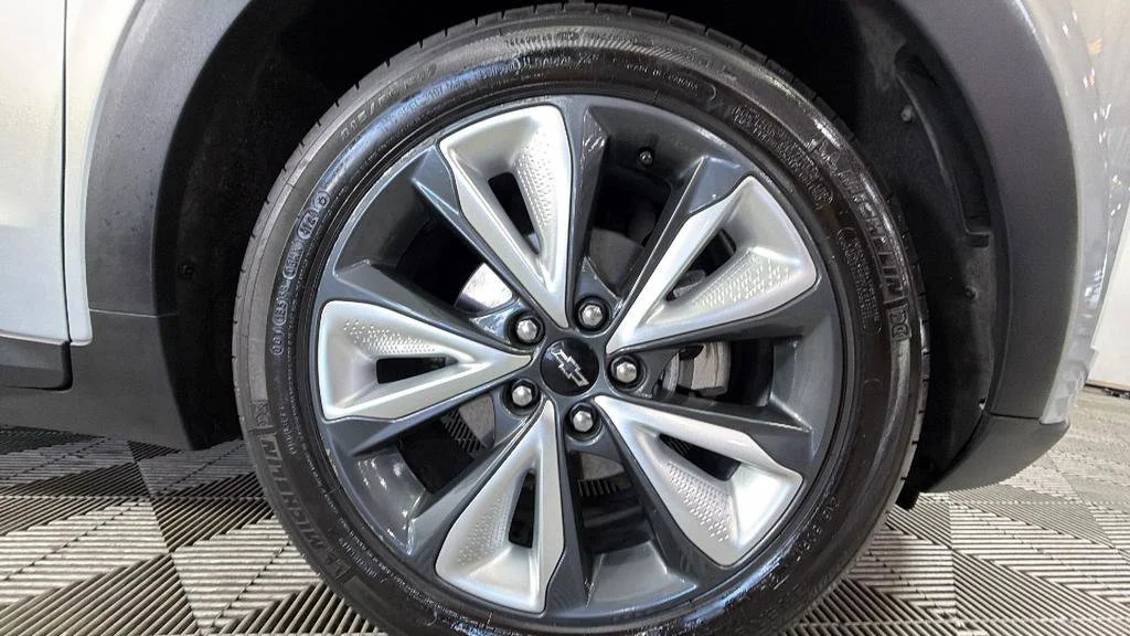 Used 2023 Silver Flare Metallic Chevrolet LT image 36