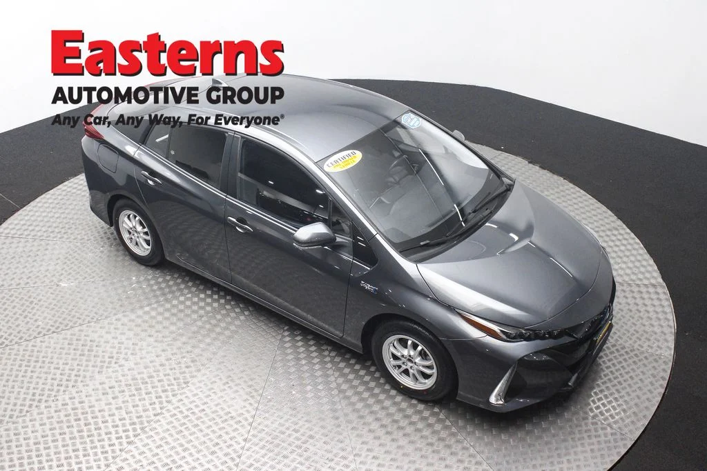 Used 2021 Gray Toyota LE image 3