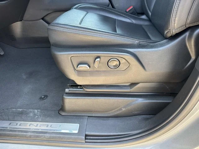 Used 2024 Silver GMC Denali image 34