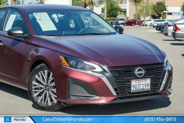 Used 2025 Garnet Pearl Nissan 2.5 SV image 2