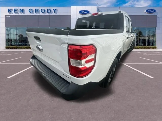 Used 2023 White Ford XLT image 8