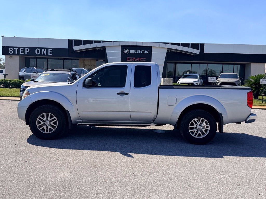 Used 2015 Silver Nissan SV image 3