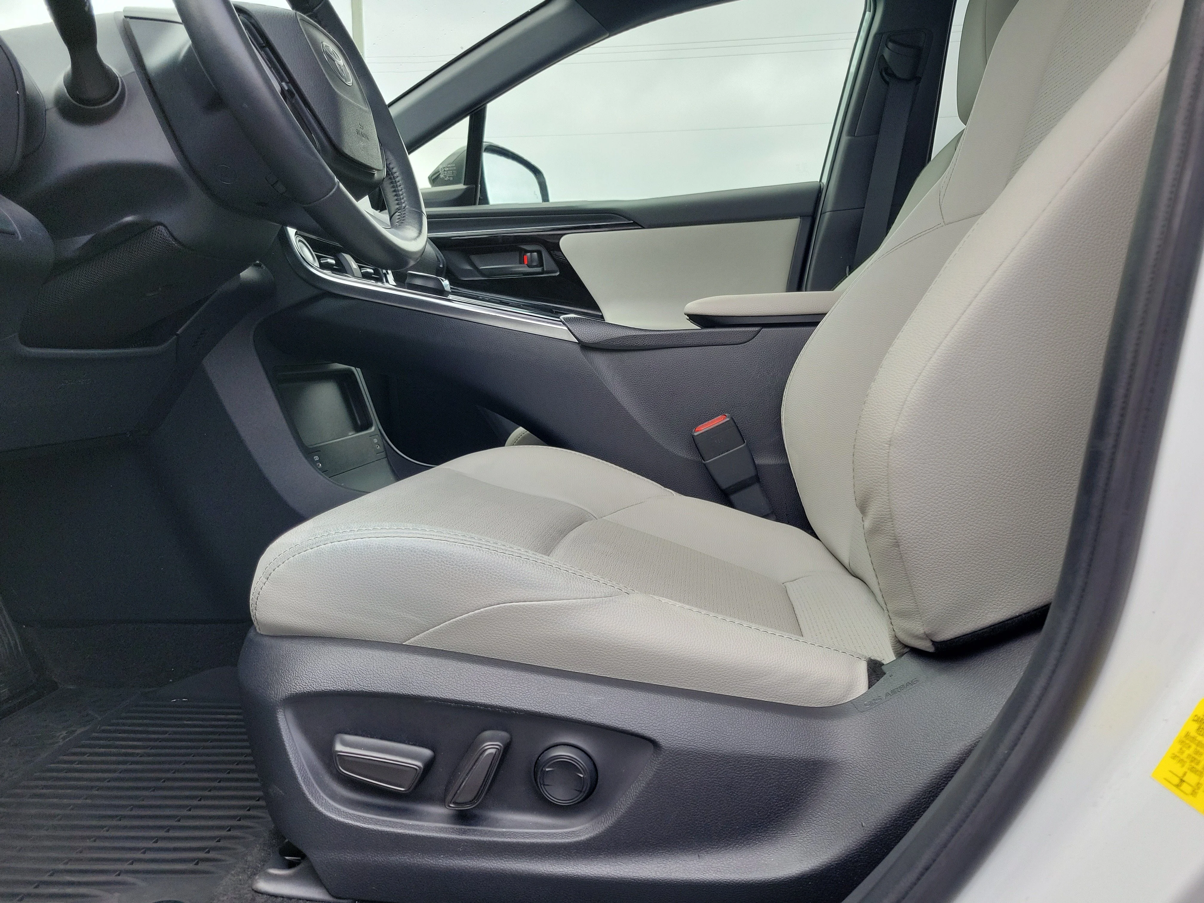 Certified Used 2023 WHITE Toyota Limited image 16