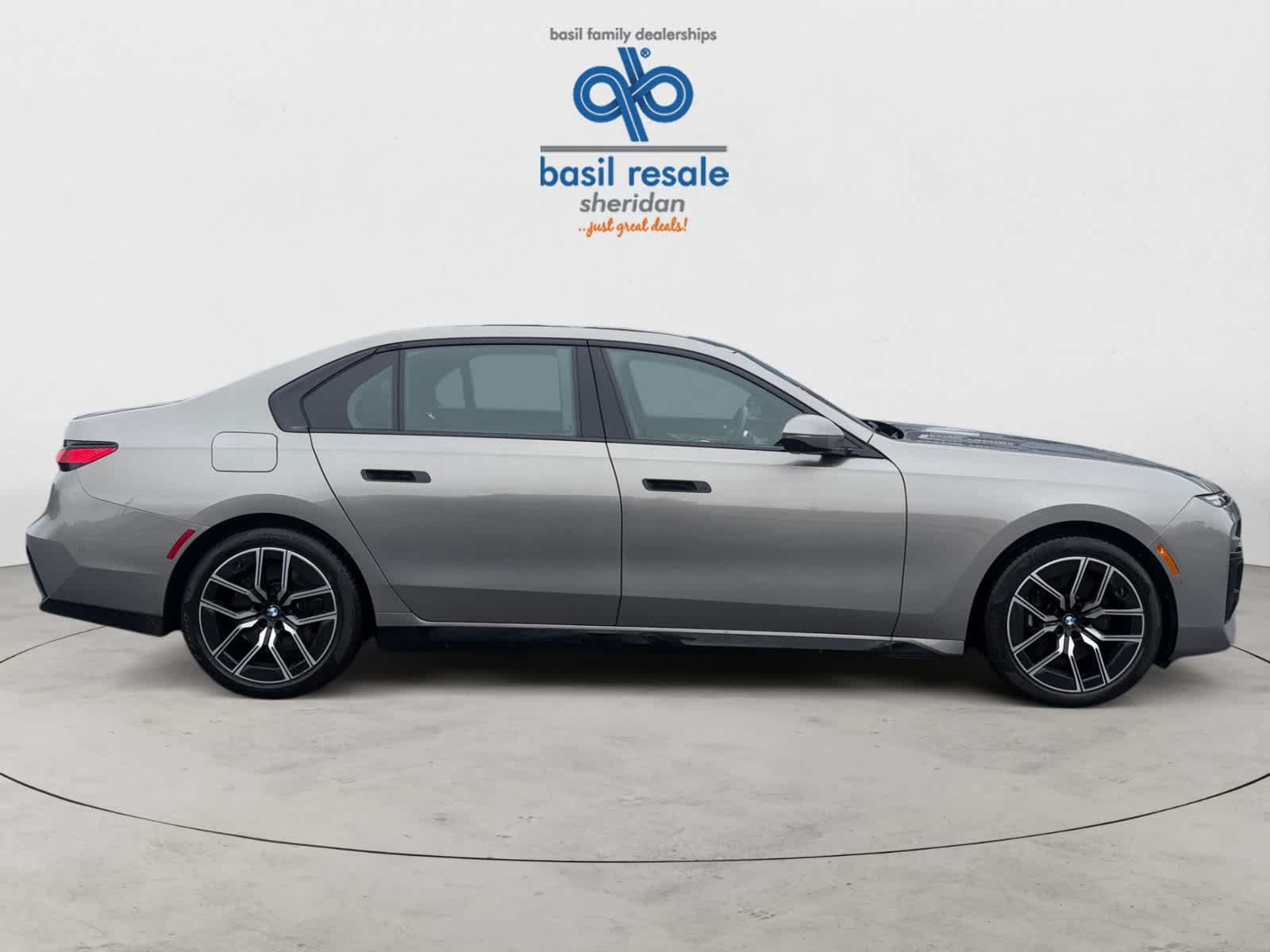 Used 2026 Oxide Grey Metallic BMW 740i xDrive image 9