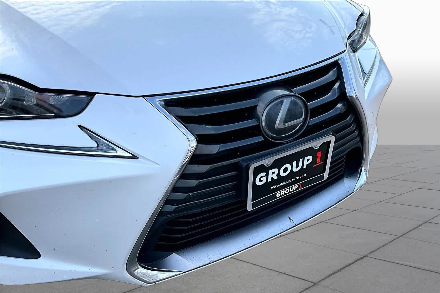 Used 2018 Eminent White Pearl Lexus  image 29