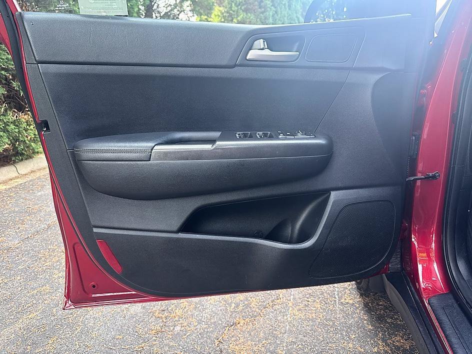 Used 2022 Hyper Red Kia LX image 9