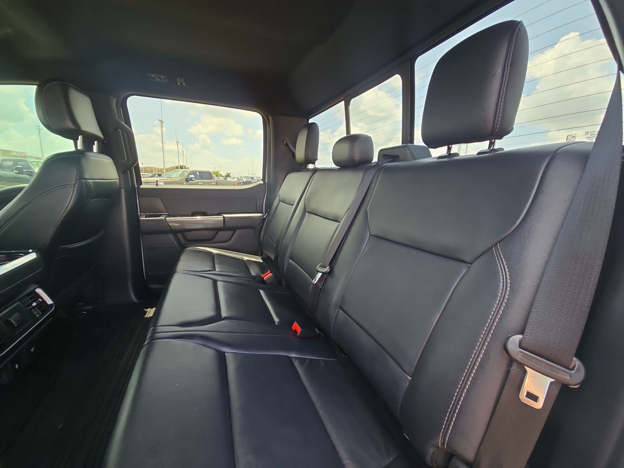 Used 2023 Oxford White Ford XLT image 26