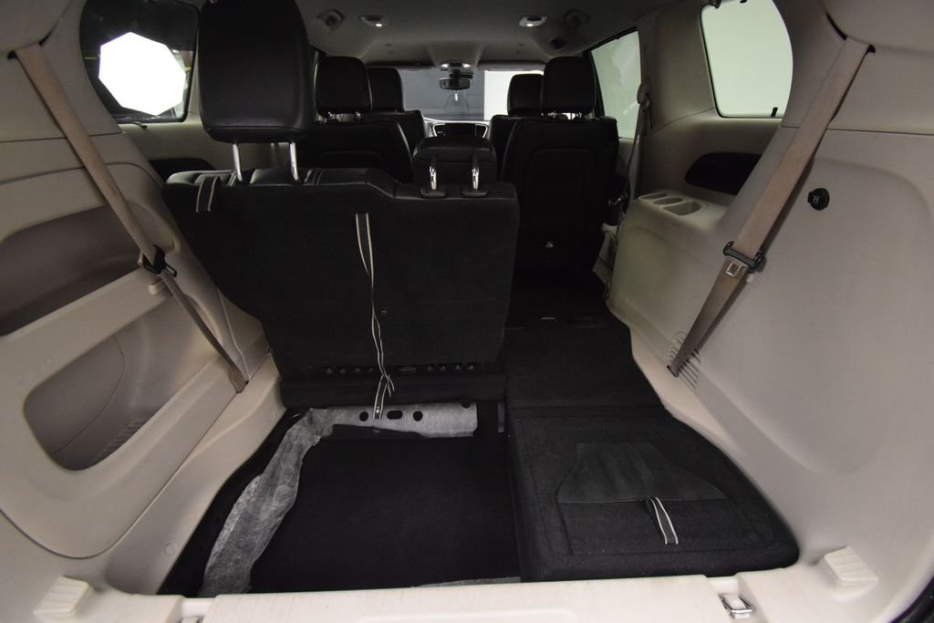 Used 2022 Gray Chrysler Touring L image 23