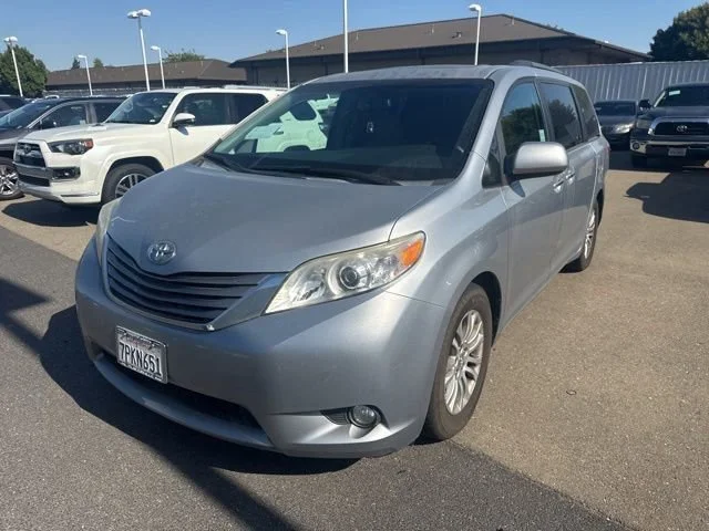 Used 2015 Silver Sky Metallic Toyota XLE image 2