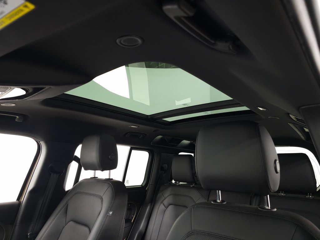 2025 LAND ROVER DEFENDER - Image 16