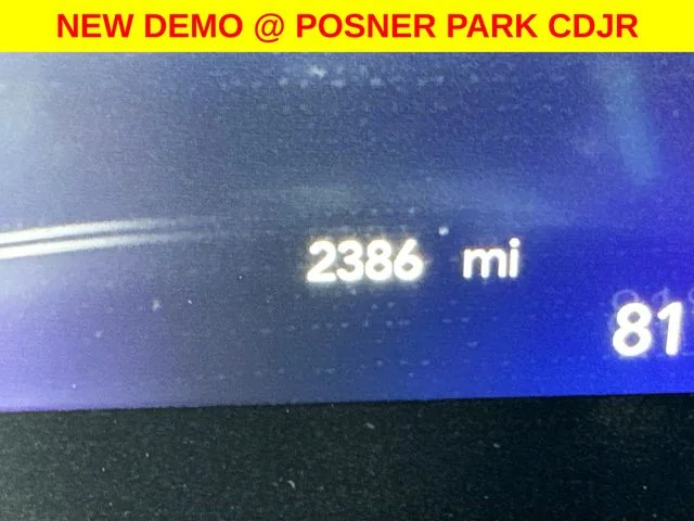 New 2026 Diamond Black Crystal Pearl-Coat Exterior Paint Chrysler Limited image 12