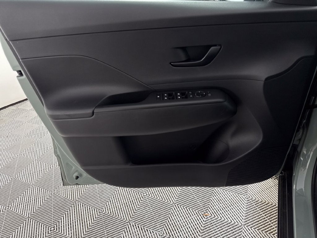2024 Hyundai Kona SE - Photo 12